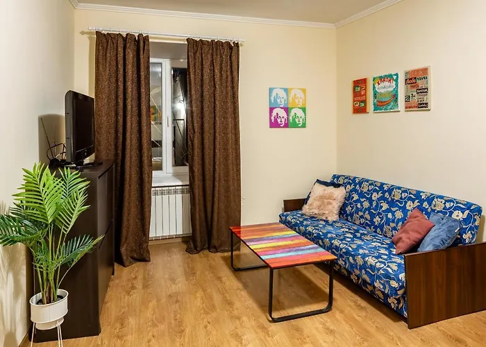 Rainbow Apartment Near Rynok Sq