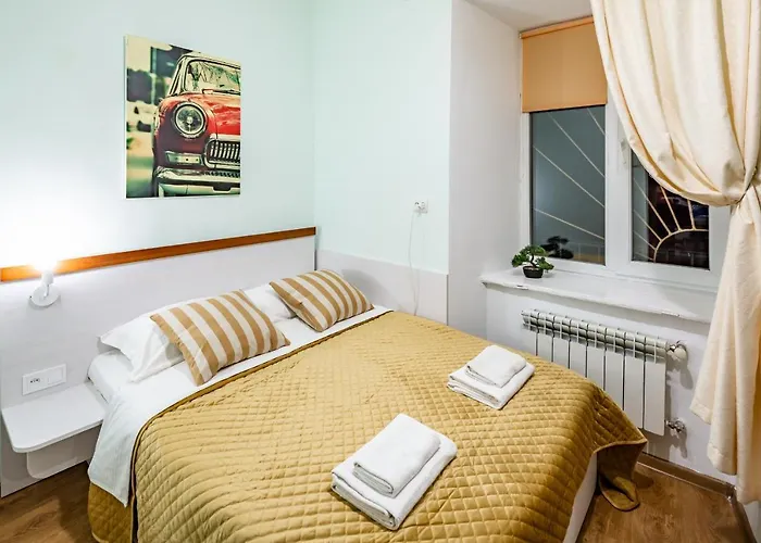 Rainbow Apartment Near Rynok Sq
