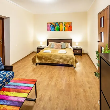 Rainbow Apartment Near Rynok Sq Lviv Exterior photo