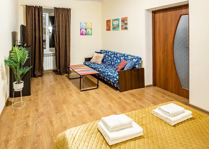 Rainbow Apartment Near Rynok Sq